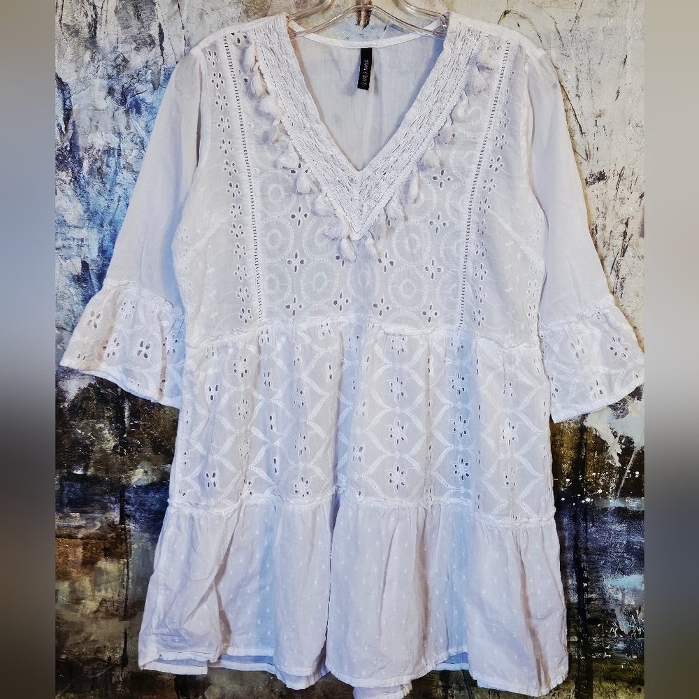 NWOT Me2Magic Boho White Eyelet Lace Babydoll V-neck Tassel Tunic/Blouse Top- M